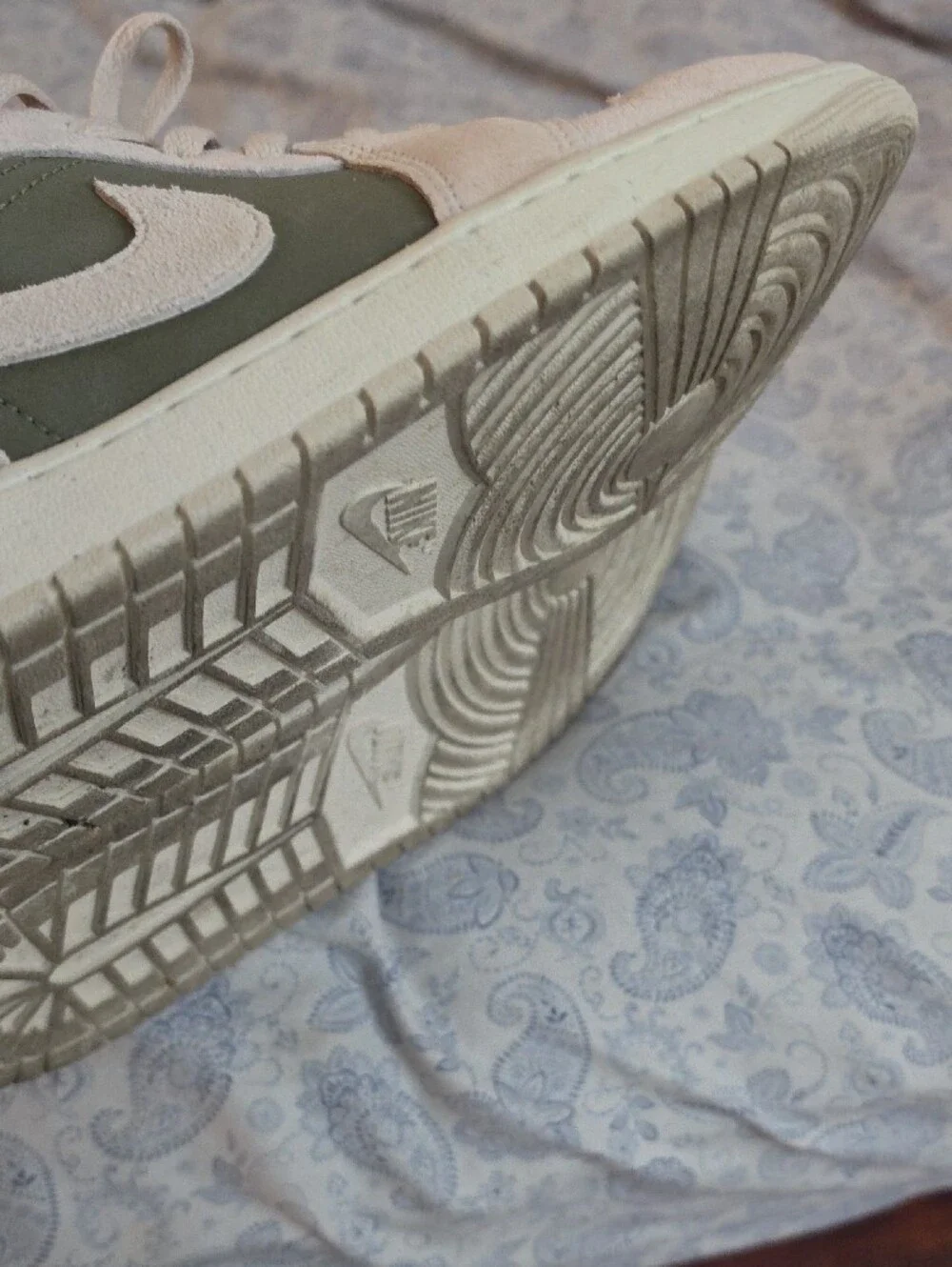 Jordan Low-Top Sneakers in Olive Green and Cream